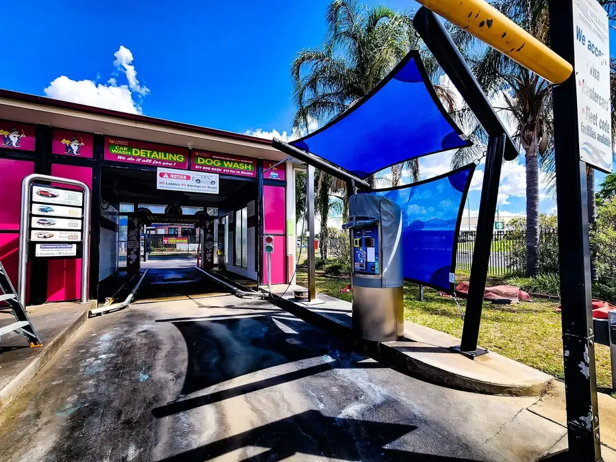 Blue shade sail shading the entry walkway of a retail shopfront - New England Shade Sails, Tamworth